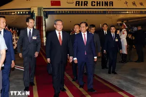 Thủ tướng Trung Quốc Lý Cường đến Việt Nam, bắt đầu chuyến thăm chính thức