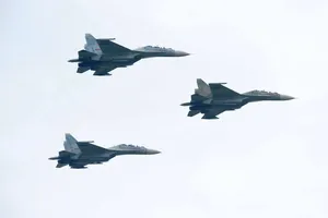 Bay chặn, ép hạ cánh với máy bay vi phạm vùng trời Việt Nam