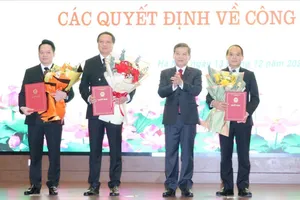 Nhân sự tuần qua: Kiện toàn nhân sự lãnh đạo 12 tỉnh, thành