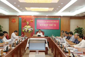 Một phiên họp của Ủy ban Kiểm tra Trung ương xem xét, kỷ luật đảng viên có vi phạm về kê khai tài sản không trung thực.