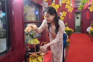 Rực rỡ 'Chuyến tàu Xuân' đêm giao thừa