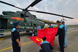 Từ sân bay Biên Hòa, trực thăng, tiêm kích sẵn sàng cất cánh về TP.HCM