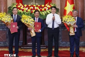 Trao quyết định bổ nhiệm 3 phó chủ nhiệm Văn phòng Chủ tịch nước