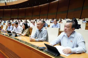 Các đại biểu tại phiên thảo luận về dự án Luật Khoa học, công nghệ và đổi mới sáng tạo chiều 13-5.