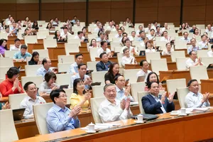 Thông qua Nghị quyết sửa Hiến pháp năm 2013, kết thúc hoạt động cấp huyện từ 1-7