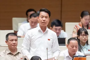 Có nơi từ trung tâm xã đến thôn, bản cả 100km, đại biểu đề nghị gỡ khó về ô tô công