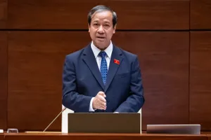 Bộ trưởng GD&ĐT nói về nguyên nhân 'làm giảm đi hình ảnh tôn nghiêm của người thầy'