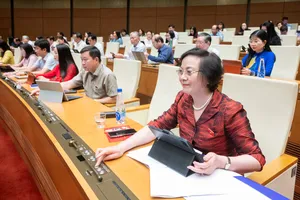 Thêm nhiều chính sách về lương, thưởng với cán bộ, công chức