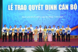 TP.HCM trao quyết định bổ nhiệm giám đốc, phó giám đốc các sở