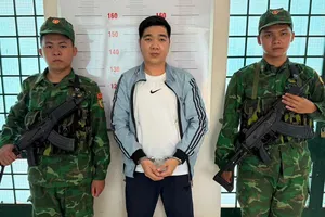 Trốn truy nã vì cướp tài sản, nam thanh niên bị bắt khi nhập cảnh từ Campuchia