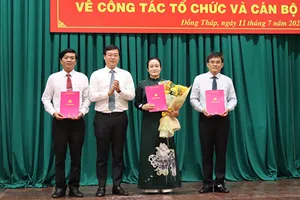 Tỉnh ủy Đồng Tháp công bố các quyết định về tổ chức và cán bộ