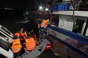 Vụ lật tàu trên vịnh Hạ Long: Đang nỗ lực tìm kiếm những người còn mất tích
