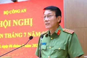 Bộ trưởng Lương Tam Quang chỉ đạo về sắp xếp, bố trí lực lượng công an tỉnh, xã