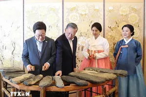 Tổng Bí thư Tô Lâm và Phu nhân Ngô Phương Ly thưởng thức tiệc trà, nghệ thuật tại Nhà Xanh