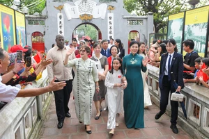 Phu nhân Ngô Phương Ly tái ngộ Phu nhân Lis Cuesta Peraza tại Hà Nội