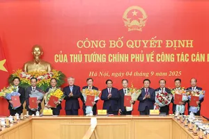 Thủ tướng trao Quyết định điều động, bổ nhiệm lãnh đạo 8 bộ, cơ quan