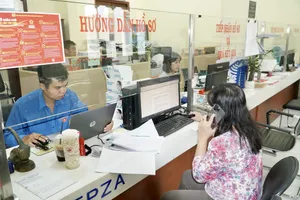 Bộ Chính trị yêu cầu Bộ Nội vụ khẩn trương hoàn thiện đề án tiền lương và phụ cấp