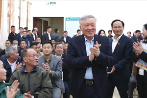 Phó Thủ tướng: Khi chưa có bảng lương mới, sẽ tiếp tục điều chỉnh tăng lương cơ bản năm 2026