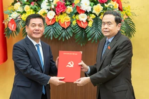 Bộ trưởng Bộ Công Thương Nguyễn Hồng Diên làm Phó Bí thư Đảng ủy Quốc hội