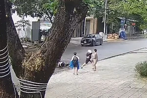 Người đàn ông hành hung 3 bé trai giữa đường ở Quảng Ngãi nói gì?