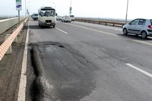 Bộ trưởng Bộ GTVT nói gì về sửa chữa cầu Thăng Long?