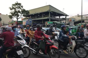 Cửa ngõ phía Đông TP.HCM: Xe máy áp đảo ô tô