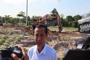 Cưỡng chế đường xây dựng trái phép trên dự án ma của Alibaba