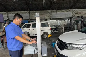 Nhiều người ủng hộ ô tô độ đèn vẫn được đăng kiểm 