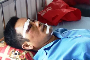 Kéo người đến chém bạn trai của vợ cũ vì... ghen