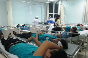 Hàng trăm công nhân bị ngộ độc sau khi ăn thức ăn do công ty nấu