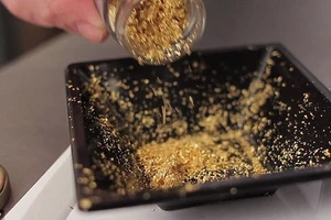 Nhóm người nước ngoài bán gần 60 kg vàng giả