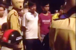 Sẽ xác minh clip CSGT còng tay người vi phạm