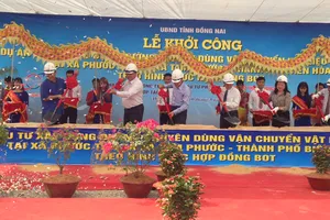 Khởi công đường chuyên dùng vào mỏ đá Tân Cang