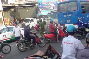 Xe đưa rước học sinh cán chết người