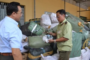 Bắt giữ lô hàng trị giá 12 tỉ đồng vận chuyển trên tàu hỏa