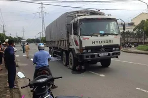 Chết thảm dưới bánh xe tải khi chở vợ sắp cưới đi làm