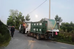 Đồng Nai: Người dân chặn xe chở rác vào nhà máy