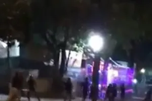 Hàng chục thanh niên chém nhau như phim giữa phố 