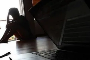 Bị tình đồng tính trẻ tuổi dọa tung ảnh nóng tống tiền