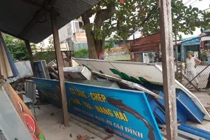 Biên Hòa ra quân giành lại vỉa hè từ 'phố ăn nhậu'