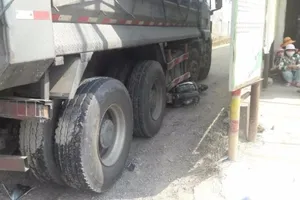 Xe máy va chạm xe ben, người đàn ông tử vong tại chỗ