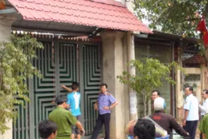 Khởi tố hai mẹ con bắt nhốt 6 cán bộ