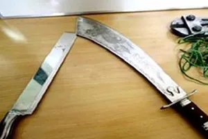 Mâu thuẫn với bạn, đuổi chém dân phòng trọng thương