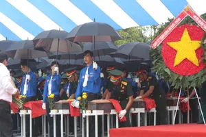 Xúc động truy điệu liệt sĩ hy sinh ở sân bay Biên Hòa