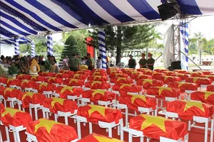 Truy điệu các liệt sĩ hy sinh tại sân bay Biên Hòa