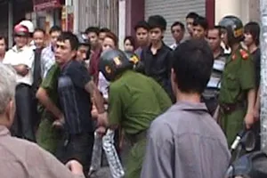 Chủ sạp thịt heo ở Biên Hòa dùng dao dọa cán bộ phường