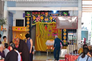 Bà nội nữ sinh bị bắn thoát chết vì đạn không nổ