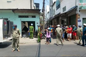 Quận 6: Y tế phun khử trùng khu vực thanh niên treo cổ