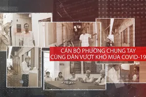 Cán bộ phường chung tay cùng dân vượt khó mùa COVID-19