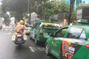 Cảnh sát giao thông TP.HCM ghi hình phạt nguội